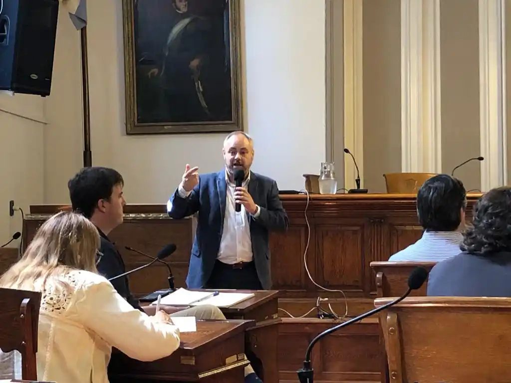 El secretario de Economía Claudio Biset brindó ante los concejales detalles del proyecto de Presupuesto 2024.