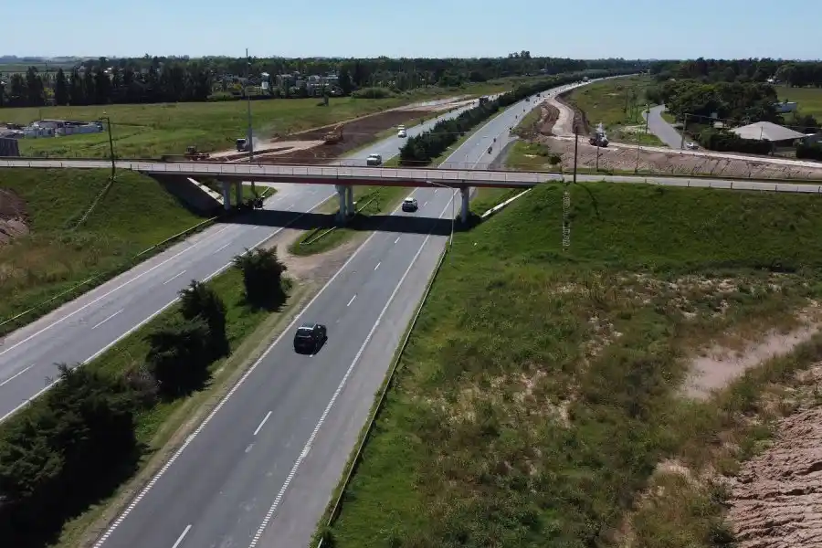 La provincia licitó el mantenimiento de espacios verdes, limpieza y recolección de residuos en la autopista Rosario-Santa Fe