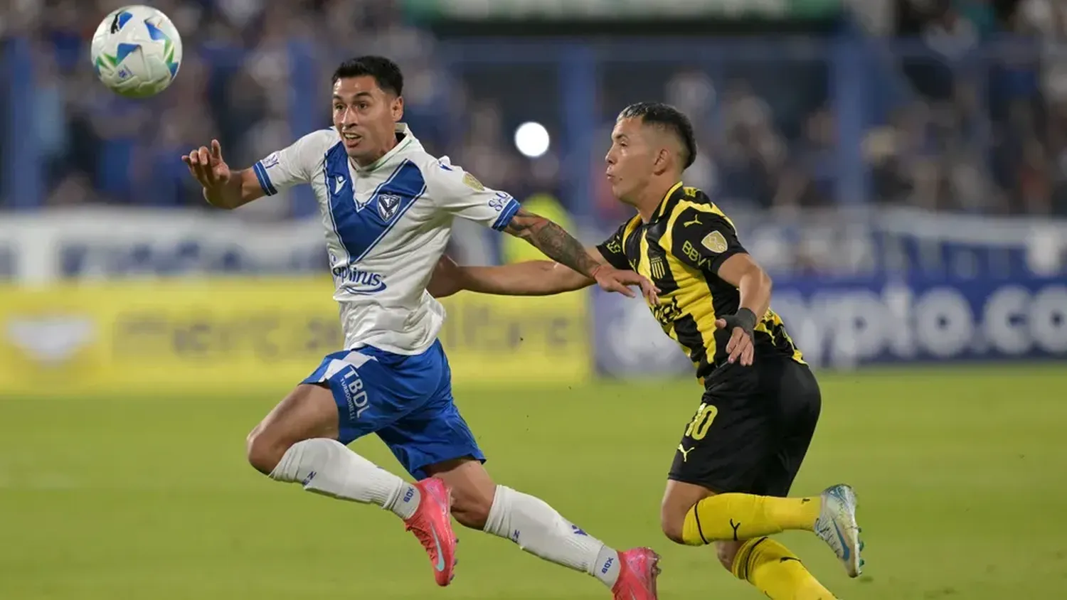 Vélez visita a Peñarol en el Campeón del Siglo