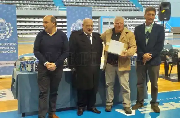 Se realizó la segunda entrega de lámparas de bajo consumo a clubes de la ciudad