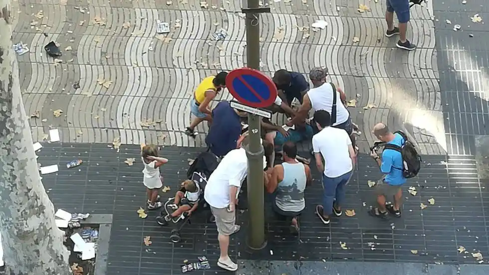 Barcelona: Una camioneta atropelló a varias personas