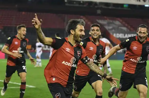 Sobre el final, Newell’s venció a Platense y se trepó a la punta del campeonato