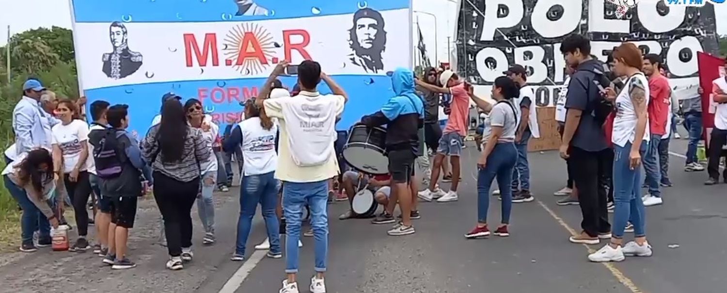 Corte de ruta del Polo Obrero a la altura del Juan Pablo II