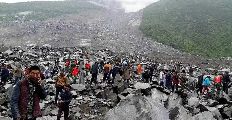 Al menos 15 muertos por un corrimiento de tierra en China