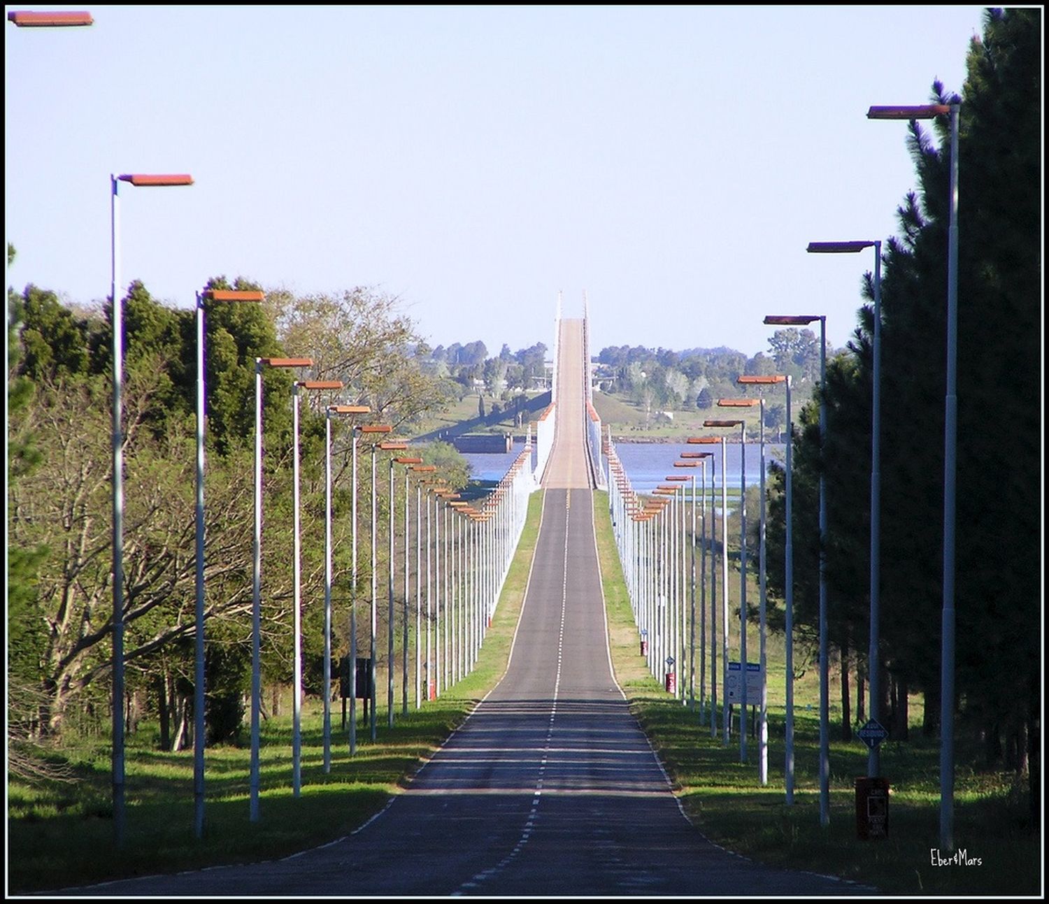 Uruguay cerró la frontera y bloqueó el Puente San Martín