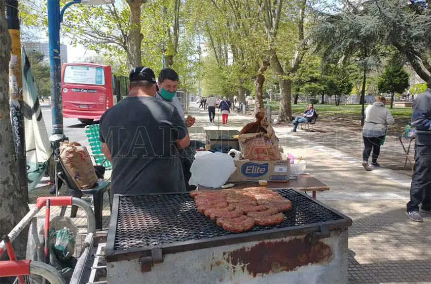 Choripaneros volvieron a manifestarse a la espera de su habilitación