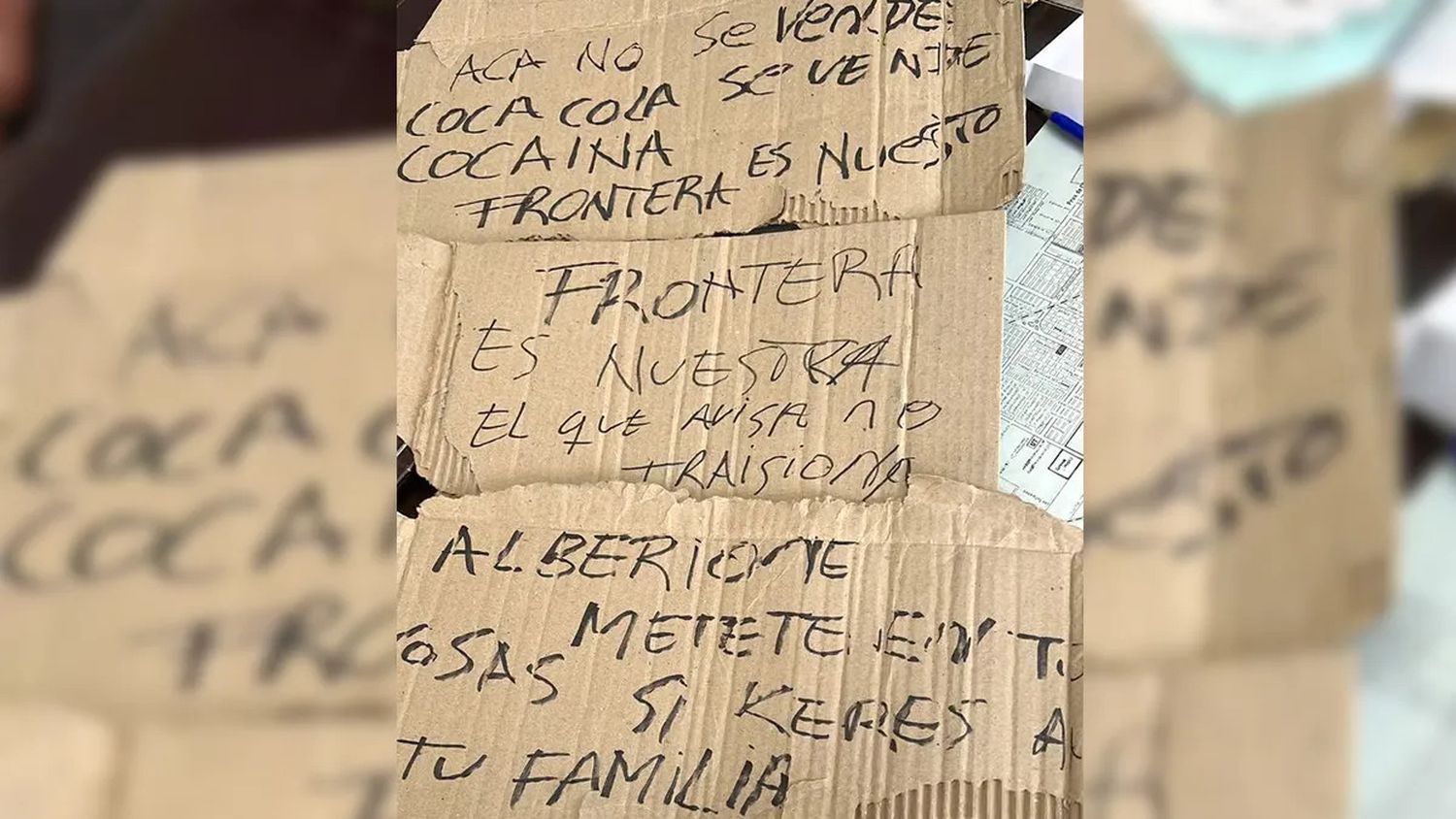 Los carteles con amenazas hacia el fiscal Alberione.