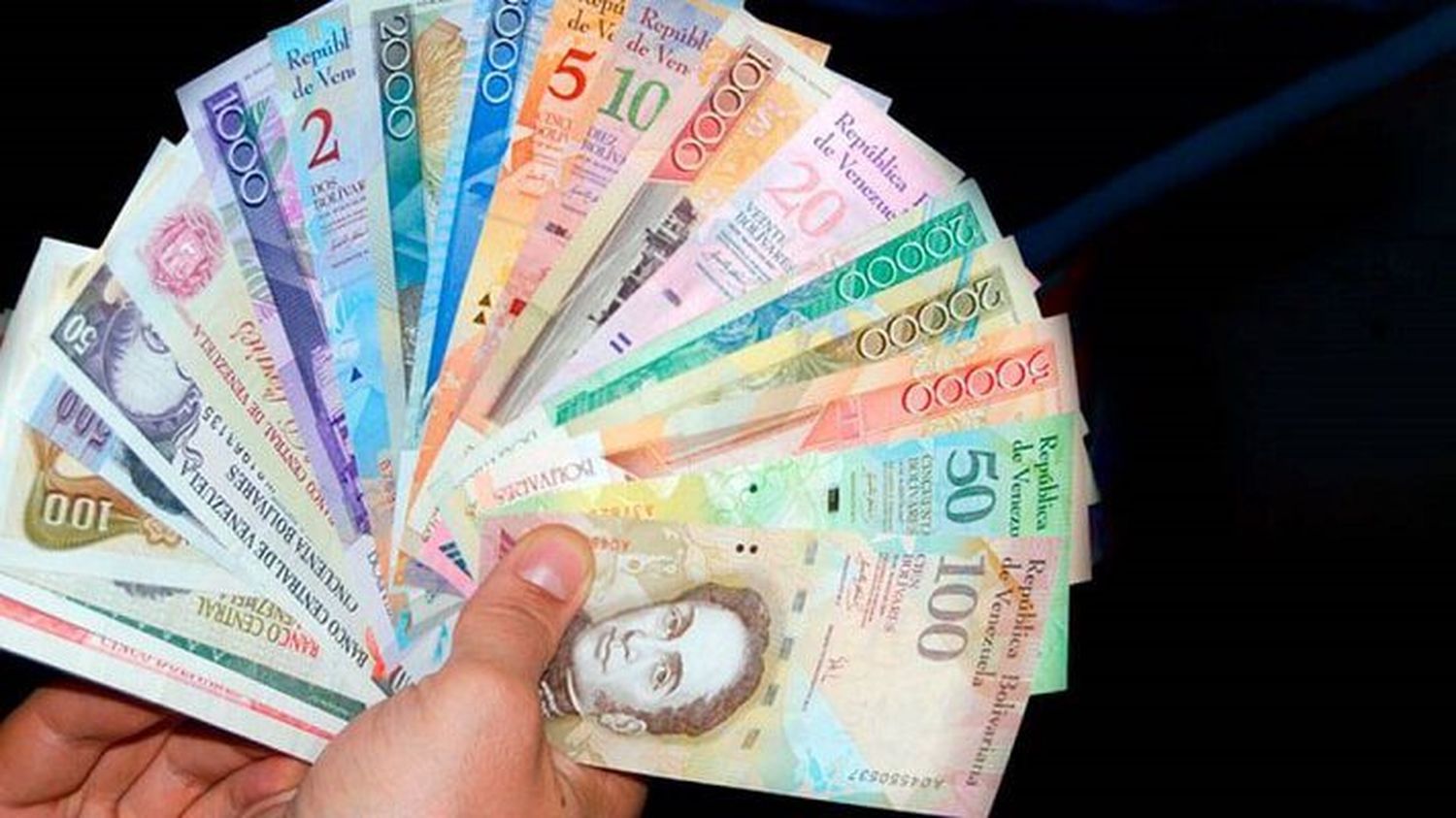 ¡OTRA RECONVERSIÓN! BCV le quitaría seis ceros al bolívar, según Bloomberg