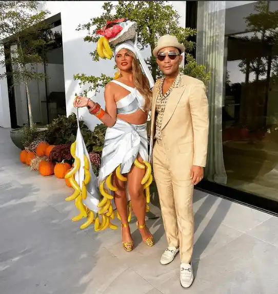 John Legend y su esposa celebraron Halloween tipo Carmen Miranda. Foto Instagram