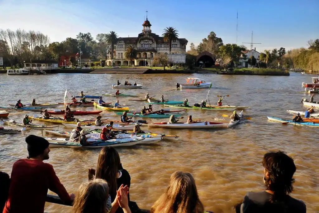 Ley de humedales: Kayakistas remaron desde Rosario hasta Tigre para reclamar