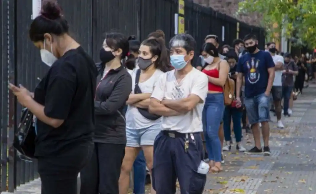 Otro día con récord: reportaron 23.683 casos de Covid en todo el país