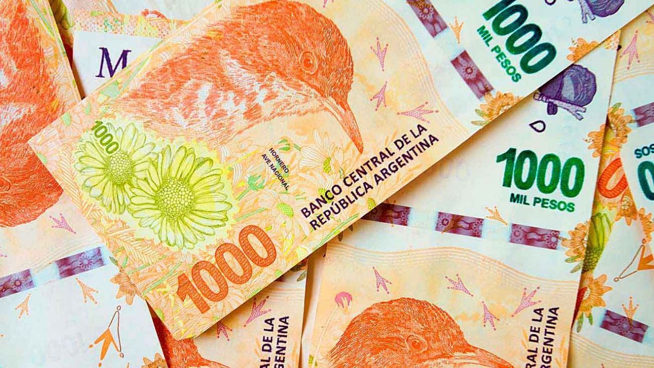 Confirman una suba del 26,6% del salario mínimo en tres tramos