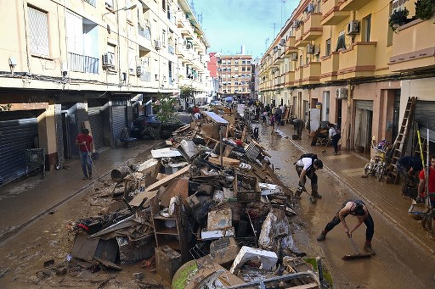 INUNDACIONES EN ESPAÑA: 211 muertos y más de 10.000 militares DESPLEGADOS EN LA ZONA DE DESASTRE (+Video)