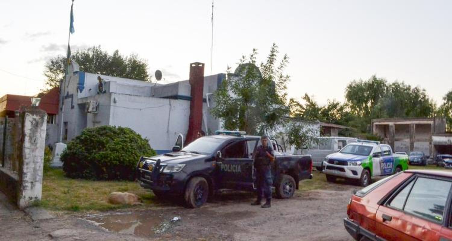 Tiros y piedrazos a la policía  en Hermano Indio y en Río Tala