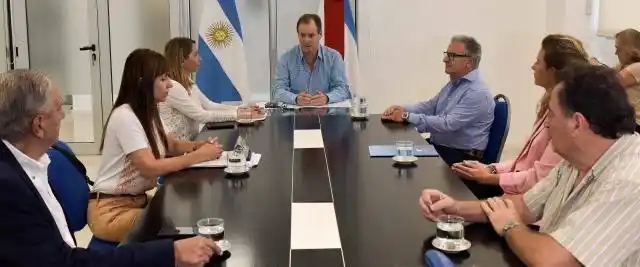 El gobierno reducirá al 50 por ciento la tarifa eléctrica a clínicas y sanatorios privados