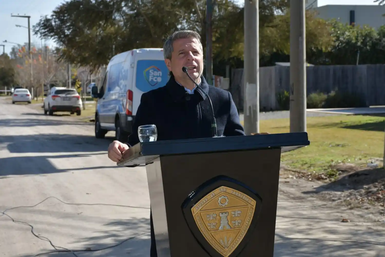 “En San Francisco no paramos”. Bernate inauguró la red cloacal en Casonas del Bosque.