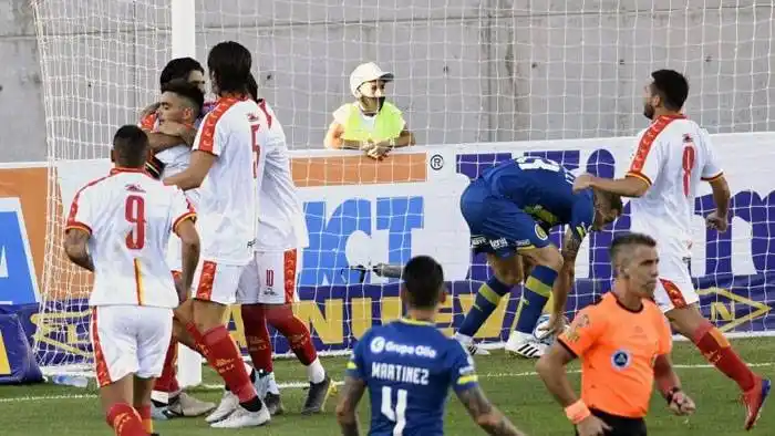 Boca Unidos dio la sorpresa  y goleó a Rosario Central