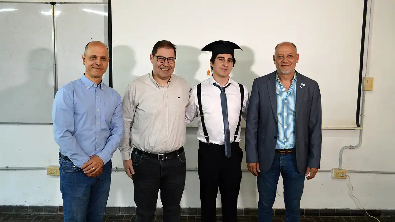 Eugenio Balbi es el primer egresado en Ingeniería en Transporte de la UNER