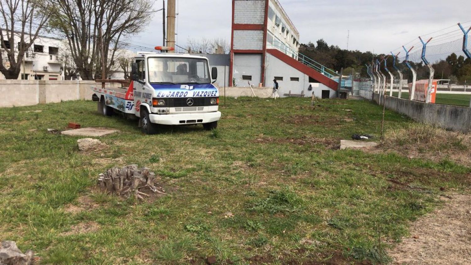 Se puso en marcha la obra para colocar la tribuna faltante en el Estadio San Martín