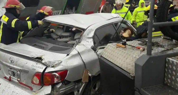 Accidente fatal en ruta 9: Despistó y se estrelló contra una máquina vial