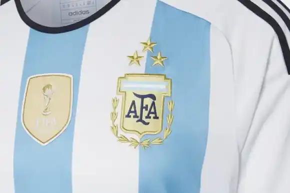 El lunes sale a la venta la camiseta de Argentina de las 3 estrellas: ¿cuánto costará?