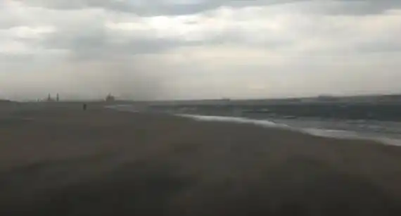 Tormenta de arena y sombrilla voladora: así, se vivió el temporal en las playas de Mogotes