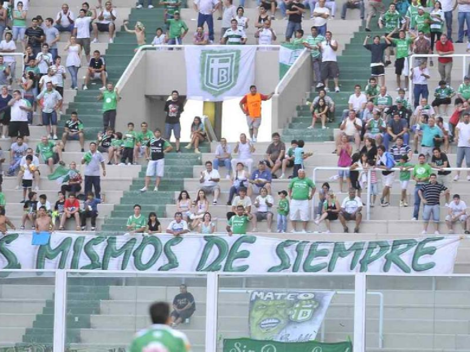 Hinchas de Sportivo Belgrano organizan una cena solidaria para personas de escasos recursos