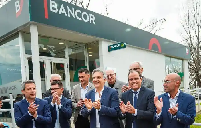 Con un acto quedó inaugurada la nueva sucursal bancaria.