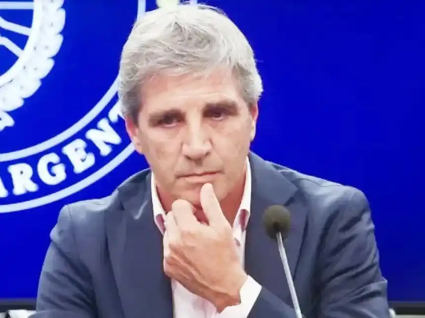 Luis Caputo presentó las modificaciones a la ley de Inocencia Fiscal: “Hay US$170.000 millones debajo del colchón”