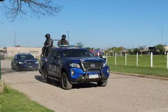 Ataque a tiros en el Norte de la ciudad: cayó a las pocas cuadras una pareja armada en una camioneta