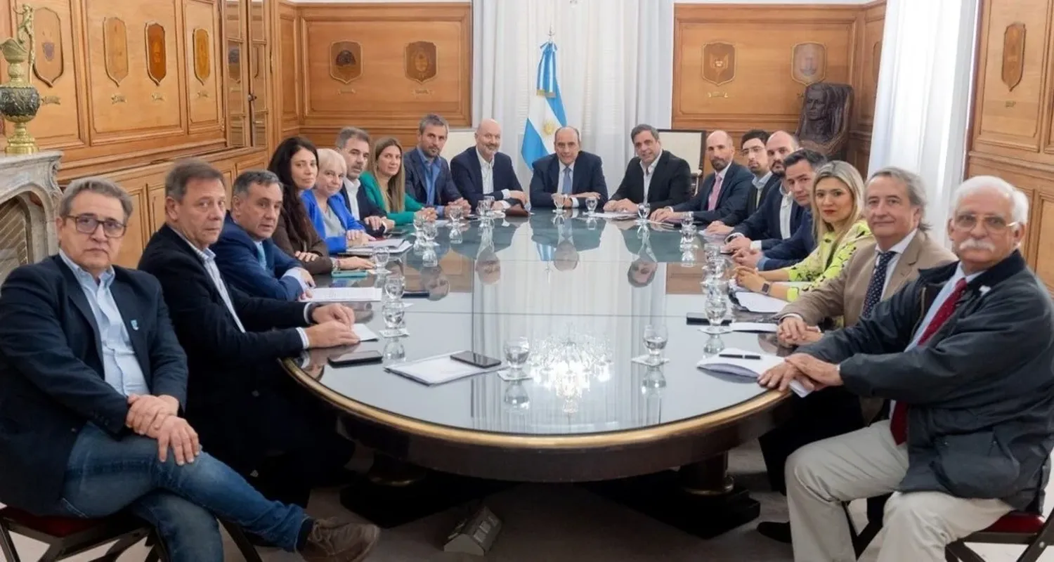 Francos, Sturzenegger y Menem encabezaron el encuentro con diputados oficialistas y del PRO.