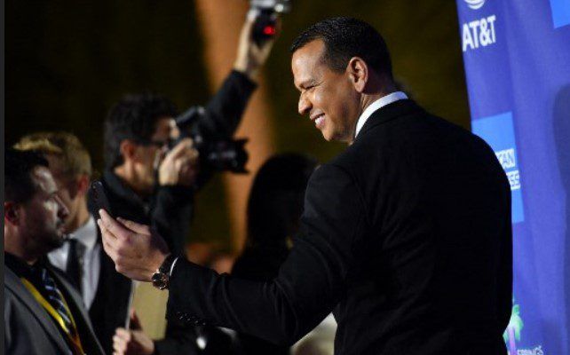 ARod es pillado saliendo del edificio de Katie Holmes