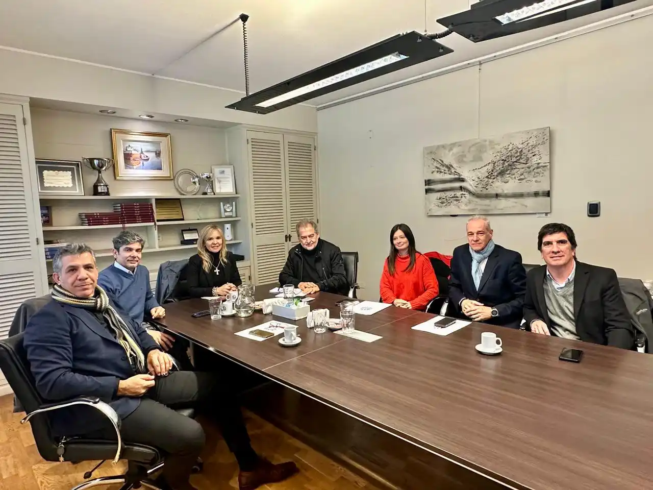 Mirabella junto a integrantes del Colegio de Corredores Inmobiliarios.