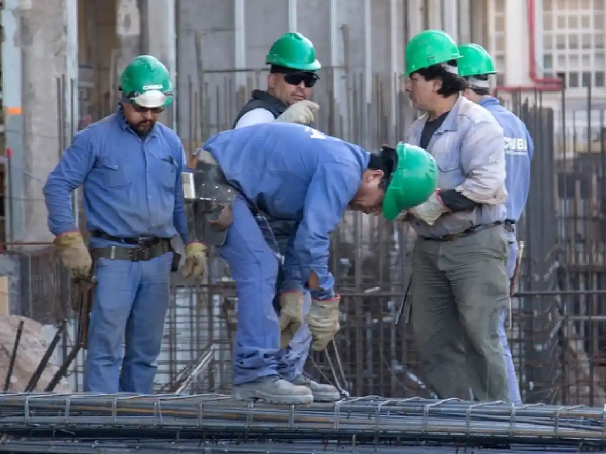 En 2018, se perdieron 191.300 empleos y el salario cayó 9,8%