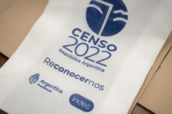 ¿Cuáles son las provincias más pobladas y menos pobladas de la Argentina y qué puesto ocupa Santa Fe?