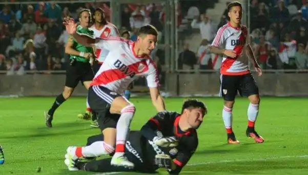 Alario, autocrítico: "Me voy con bronca, podría haber metido un gol más"