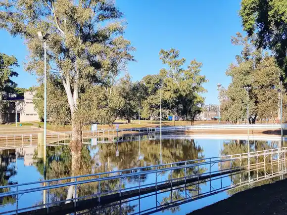 Desde Salto Grande se destaca un paulatino descenso del río Uruguay