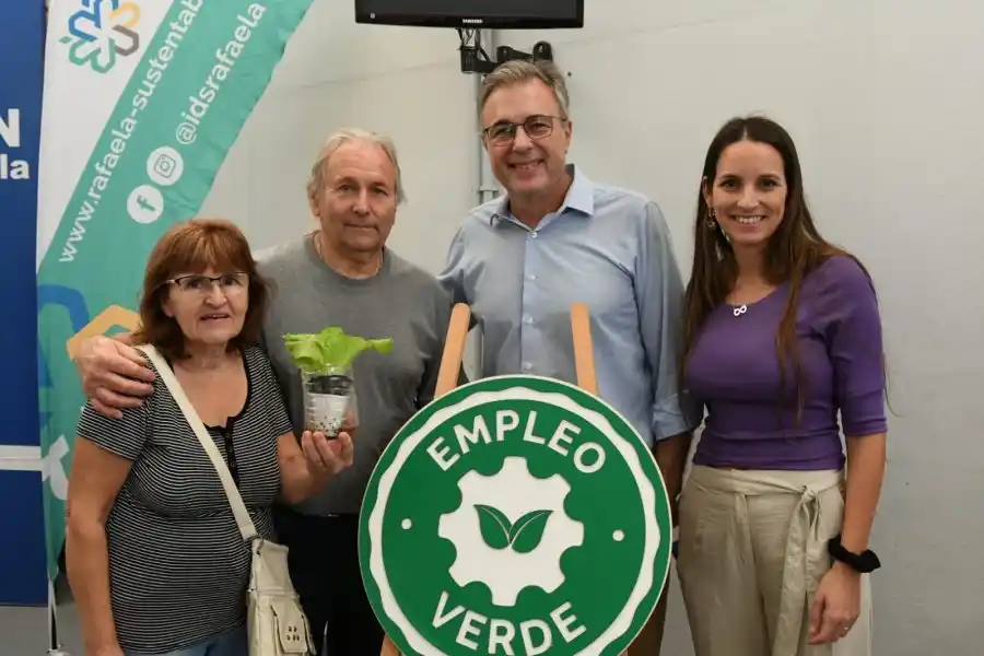 Se concretó la presentación de más de 10 capacitaciones en el marco del Programa Empleo Verde con la presencia del intendente Luis Castellano