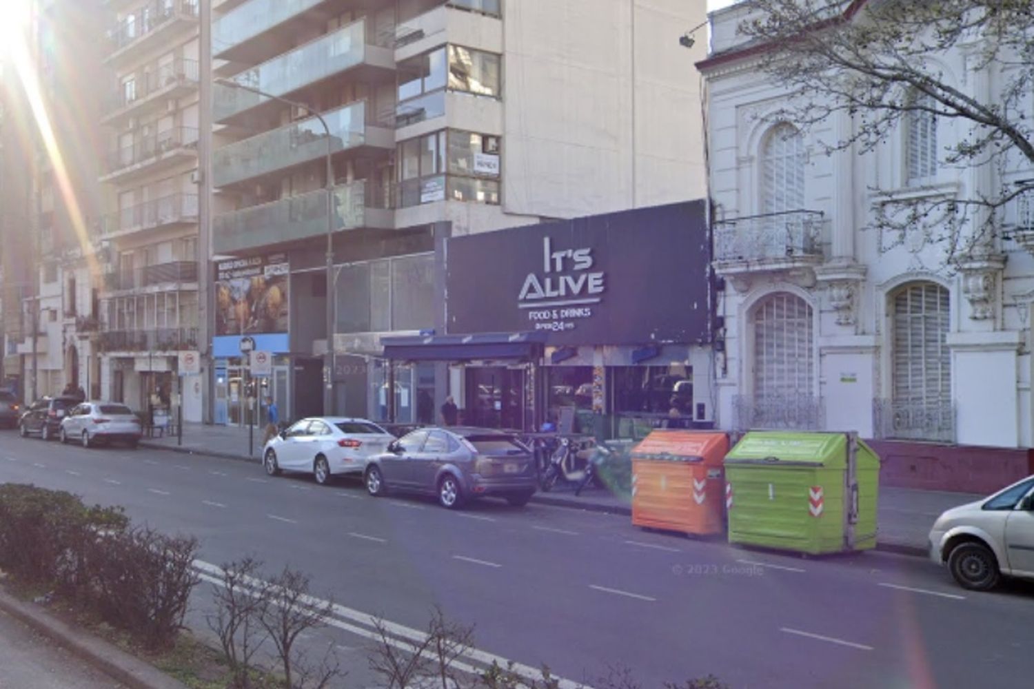 Pedía limosna en un bar de Pellegrini e Italia, le dijeron que se retire y apuñaló en la mano al encargado