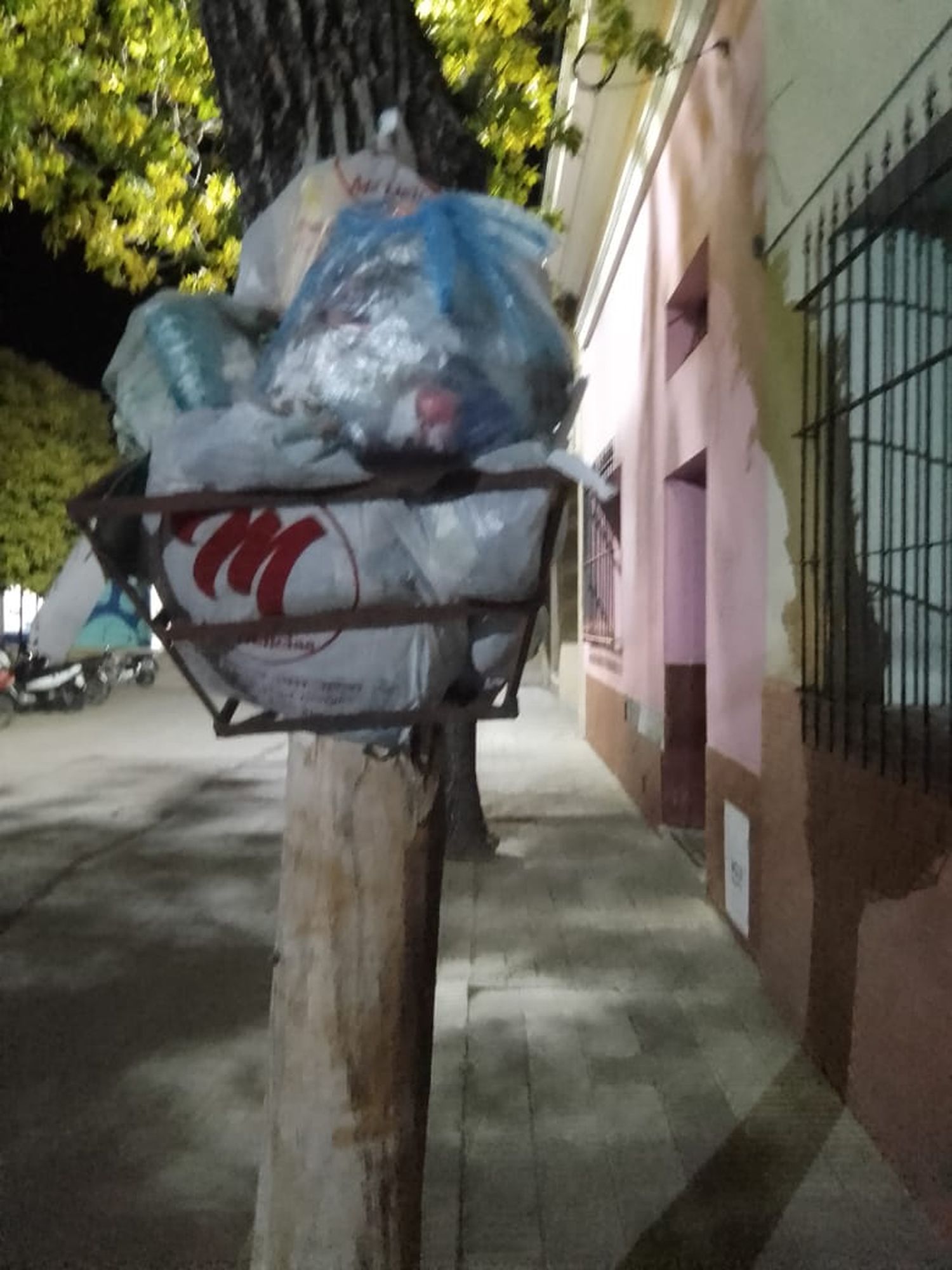 No se queje si no se queja...No retiran la basura de los canastos