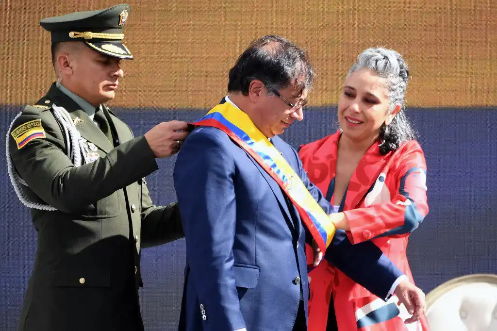 Con el cambio como bandera: Gustavo Petro es investido como presidente de Colombia