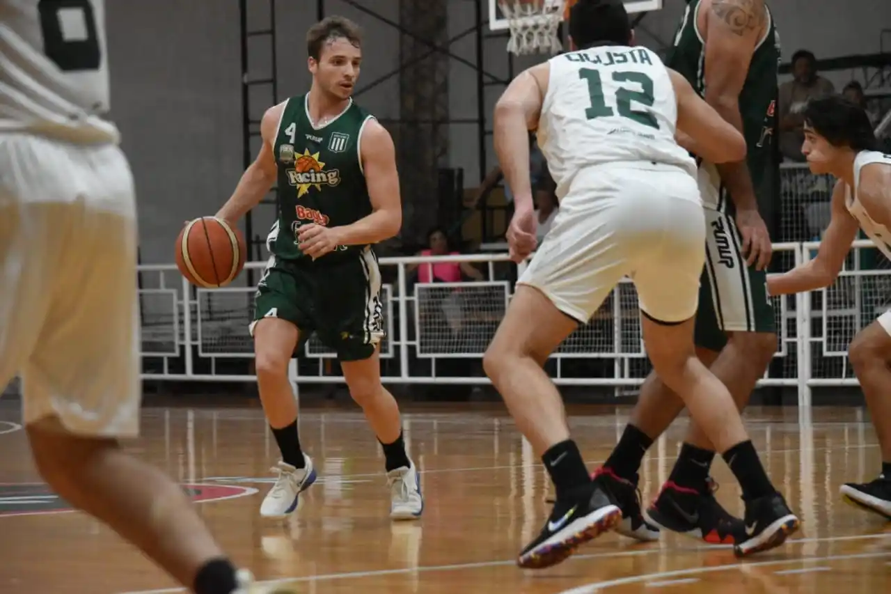 Racing reaccionó a tiempo y se trajo un buen triunfo de Paraná