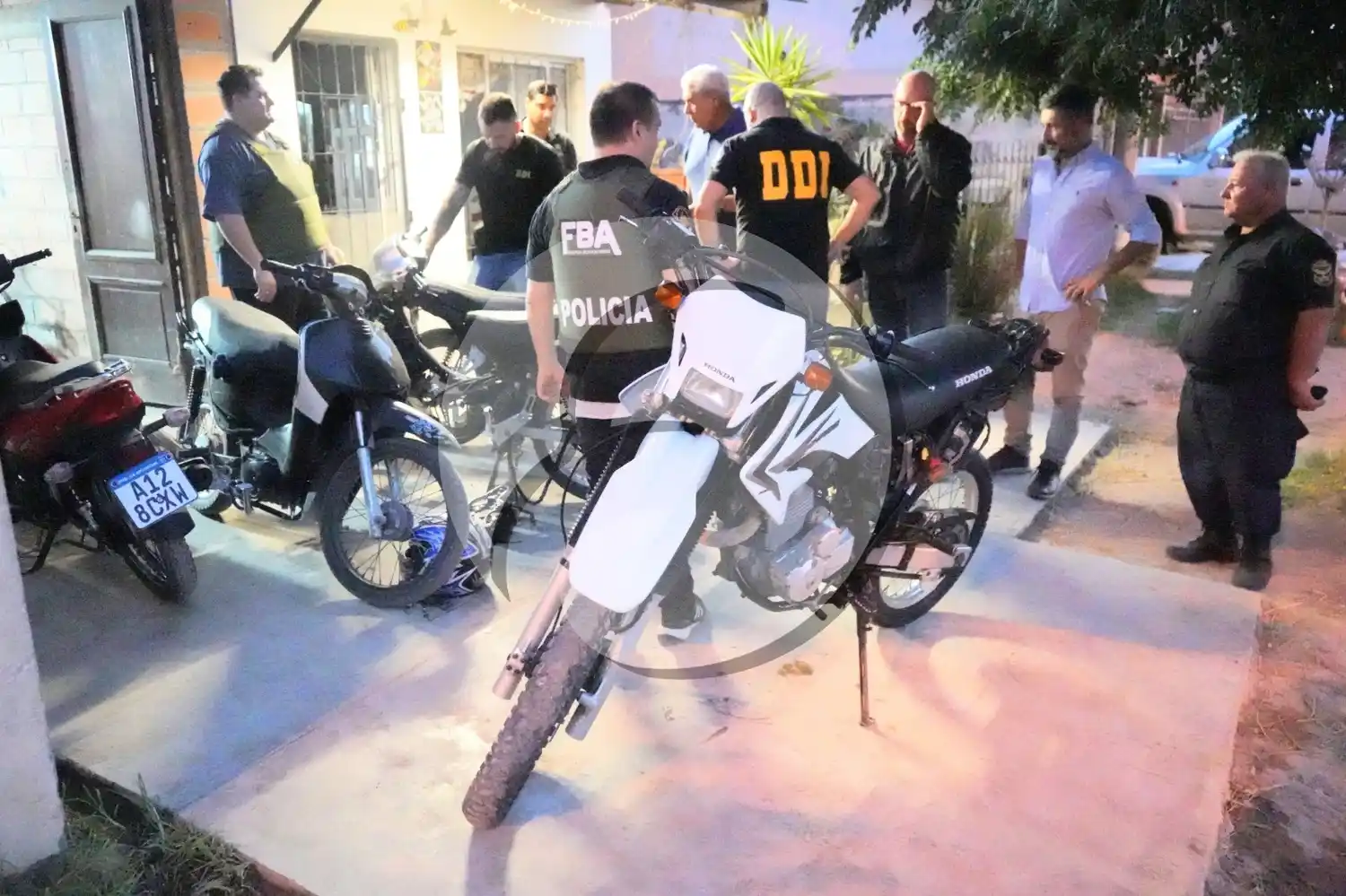 Allanamiento policial en un taller clandestino de calle 44 al 3900.