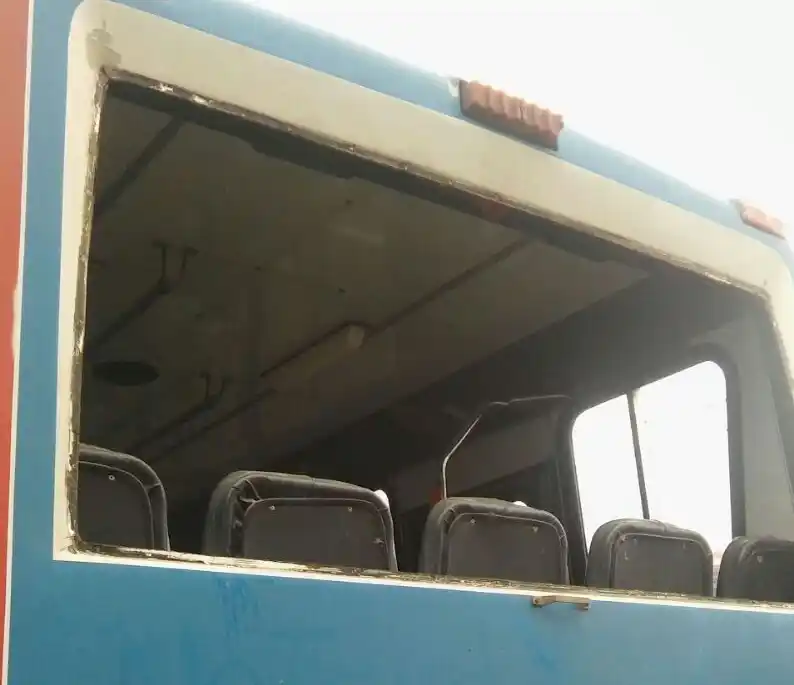 Atacaron a piedrazos otros tres  colectivos en La Movediza