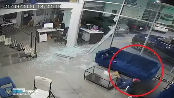 Padre recibe un DISPARO mientras PROTEGE a sus hijos en medio de un tiroteo en EE.UU.