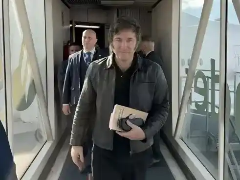 Milei ya se encuentra en Bolivia para la asunción de Rodrigo Paz Pereira