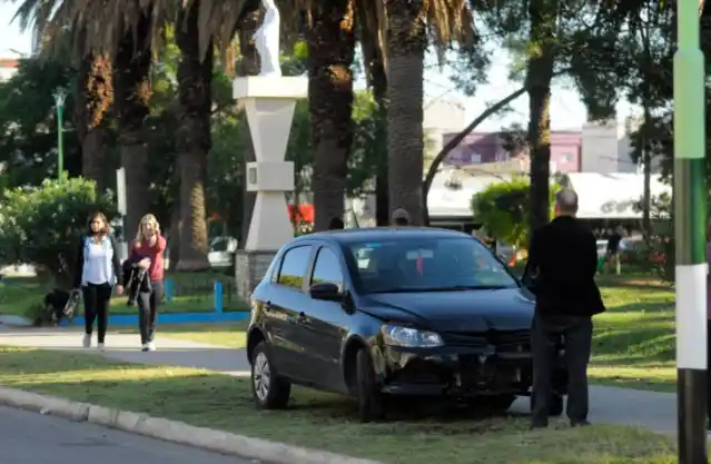 Bahía Blanca: Se desmayó mientras conducía y de milagro no causó una tragedia