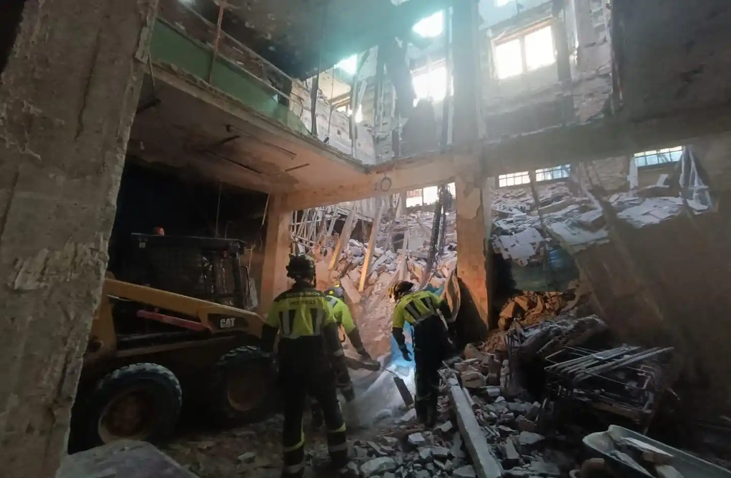 El edificio en construcción que se derrumbó estaba a pocos metros de la icónica Puerta del Sol.