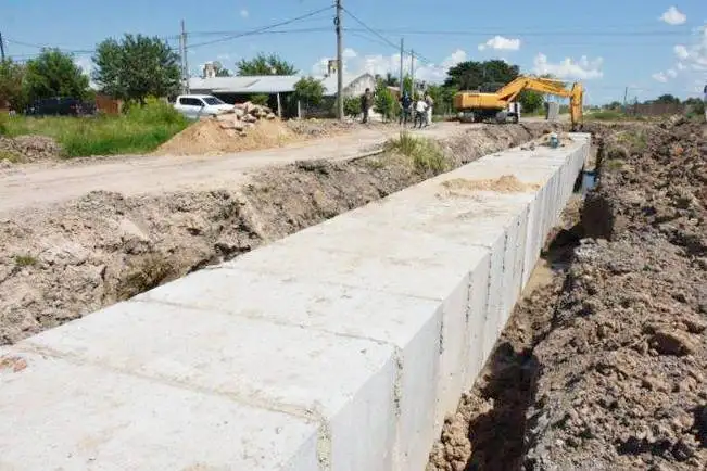 Avanzan sin pausa las obras del sistema 
de desagües en el barrio Nueva Formosa
