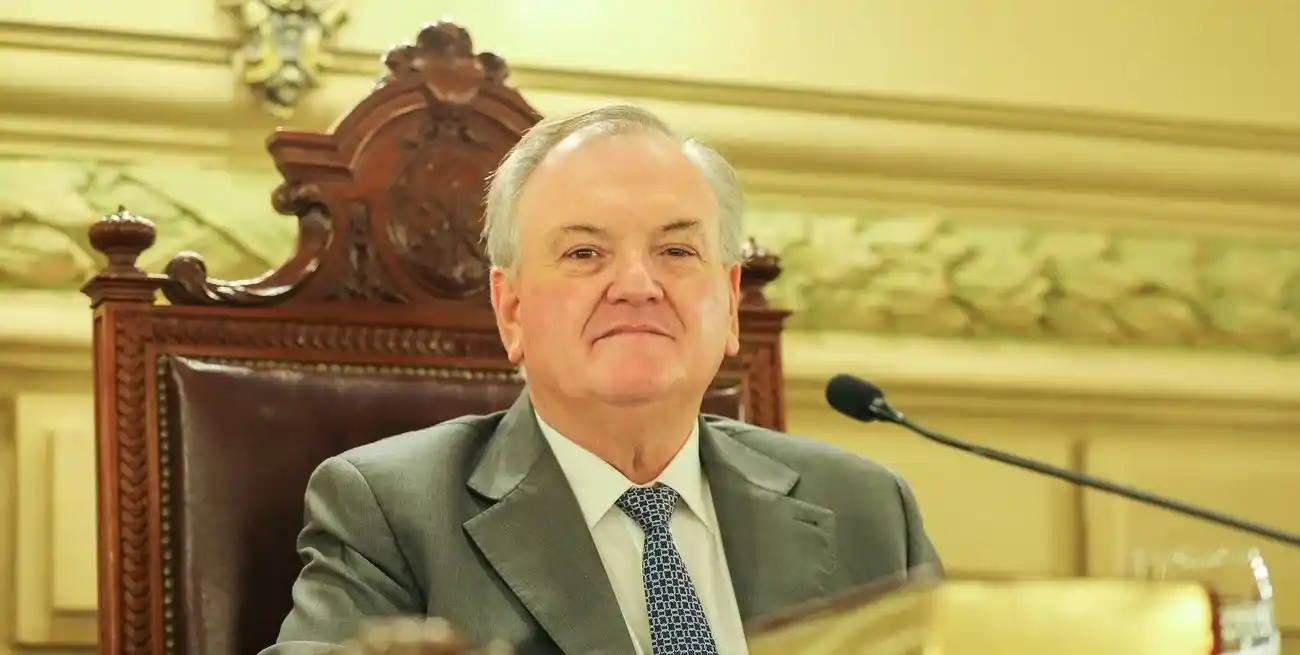 Por tercera vez fue designado Felipe Michlig presidente provisional del Senado. El ex presidente de la Convención Reformadora subrayó la responsabilidad de esa designación por unanimidad. Gentileza Prensa Cámara de Senadores